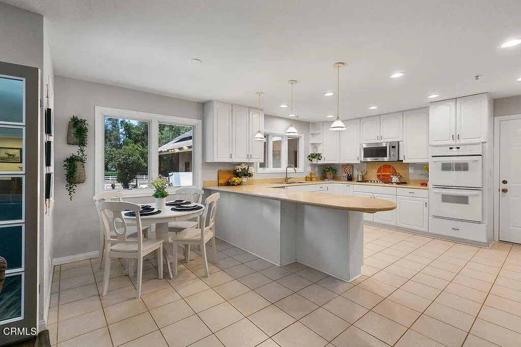 2735 Los Pinos Circle, Camarillo, California 93012 home-pic-27