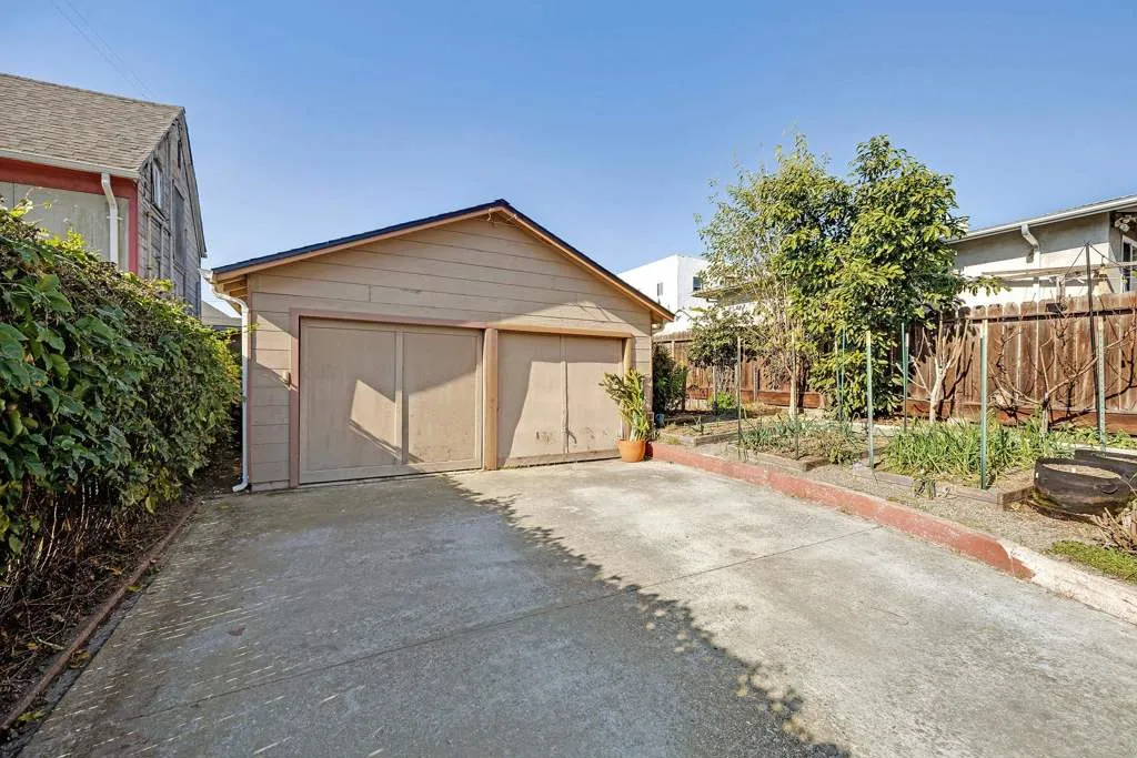 1919 48th Ave, Oakland, California 94601 home-pic-32