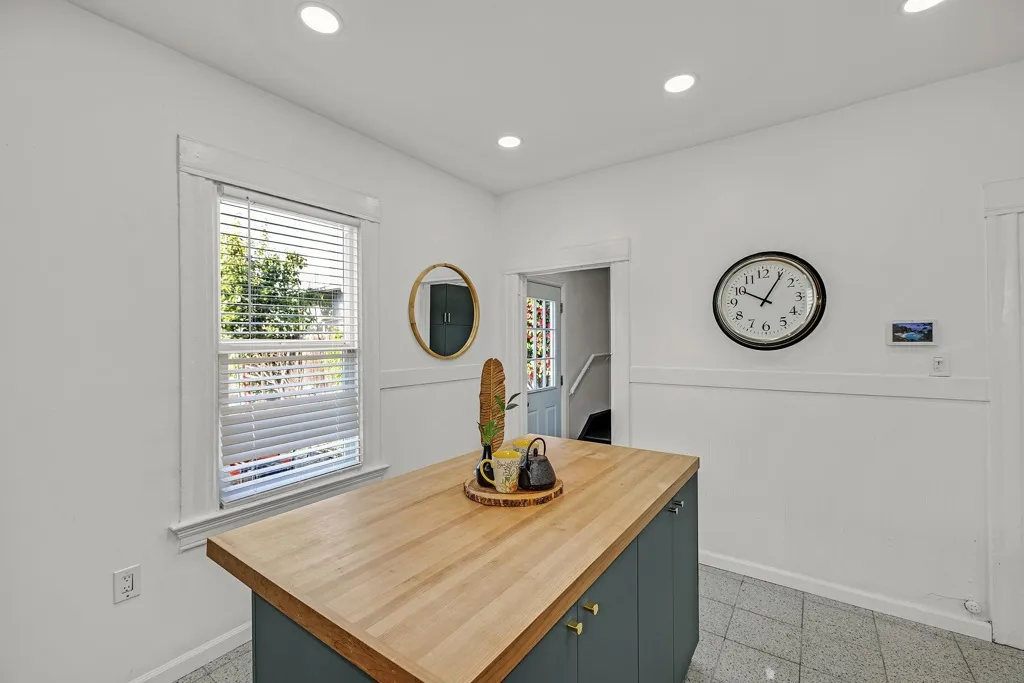 1919 48th Ave, Oakland, California 94601 home-pic-14