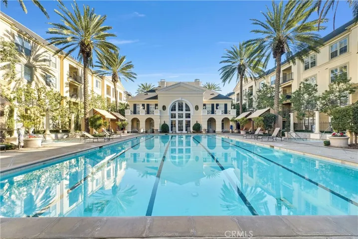 Swimming Pool & Jacuzi