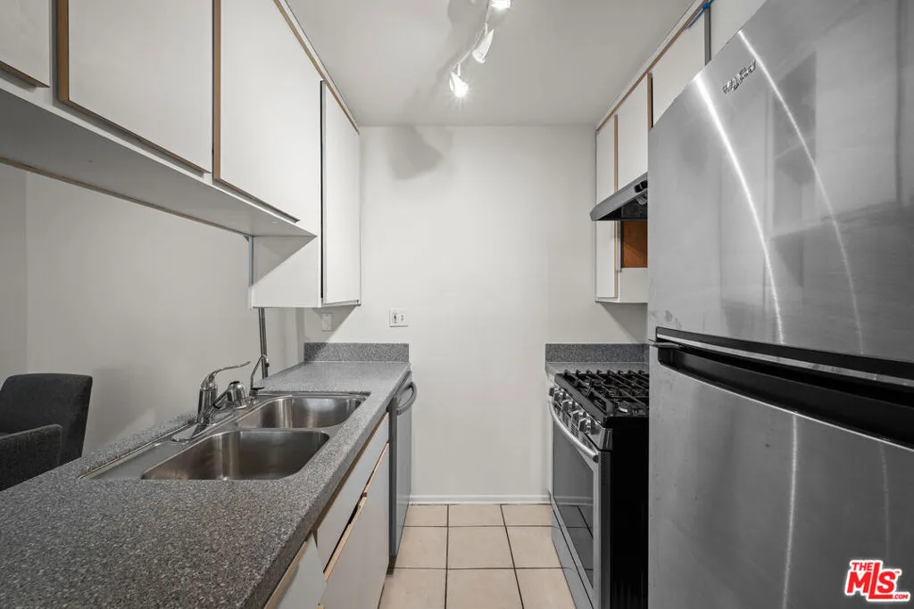 3640 Cardiff Avenue 104, Los Angeles, California 90034 home-pic-4