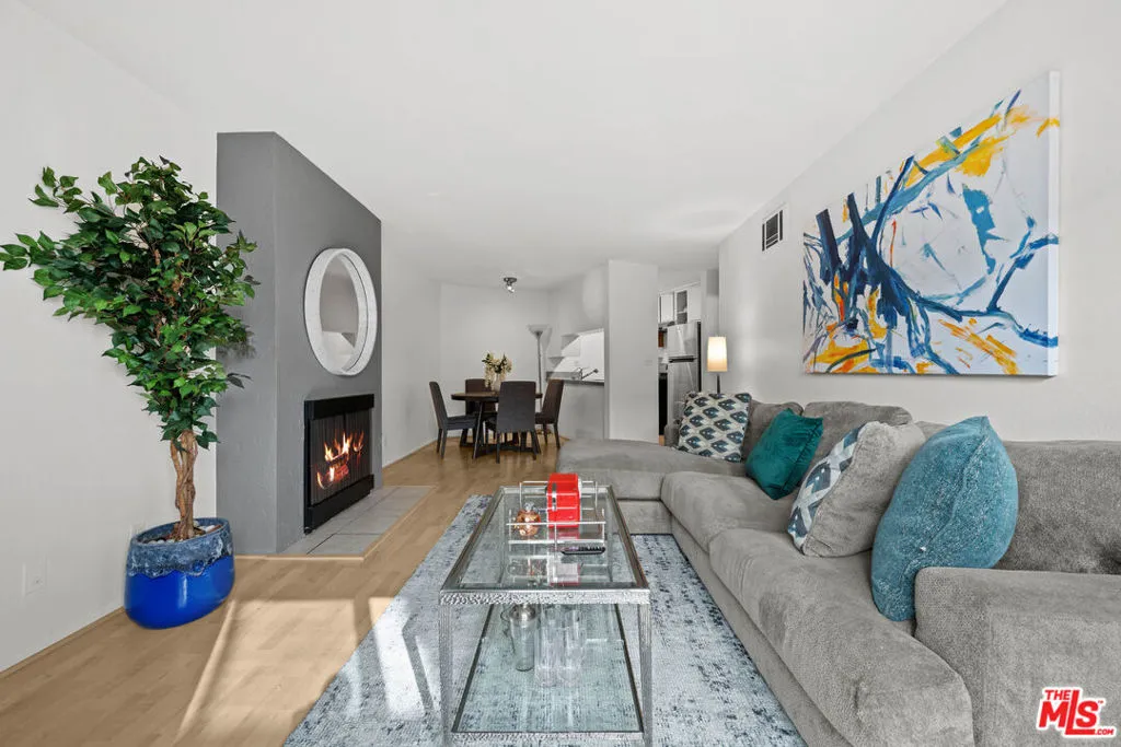 3640 Cardiff Avenue 104, Los Angeles, California 90034 home-pic-3