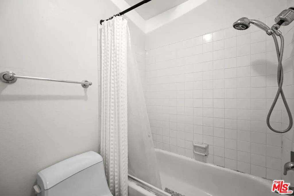 3640 Cardiff Avenue 104, Los Angeles, California 90034 home-pic-6