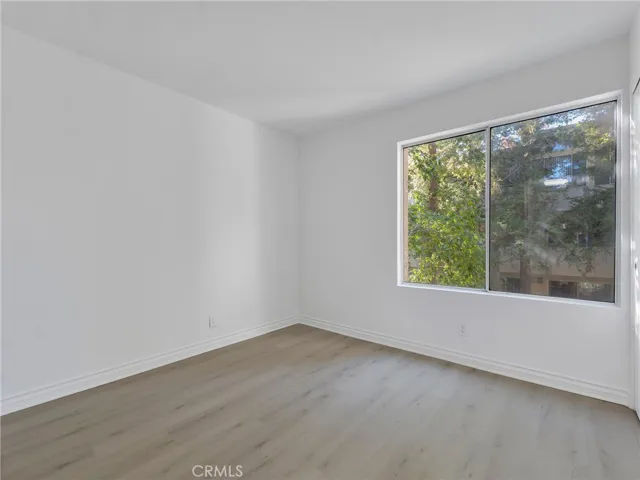 Oversize windows, with views of the uplifting greenery.
