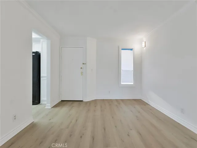 Open dining room, adjacent to kitchen