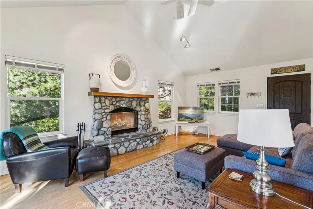305 Summit Road, Lake Arrowhead, California 92352 home-pic-7
