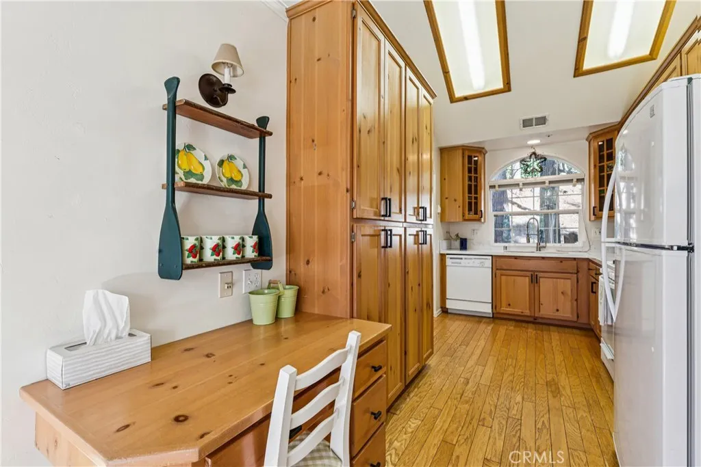 305 Summit Road, Lake Arrowhead, California 92352 home-pic-12