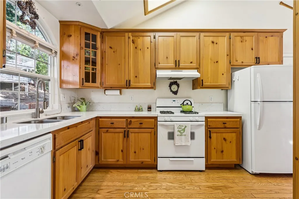 305 Summit Road, Lake Arrowhead, California 92352 home-pic-14