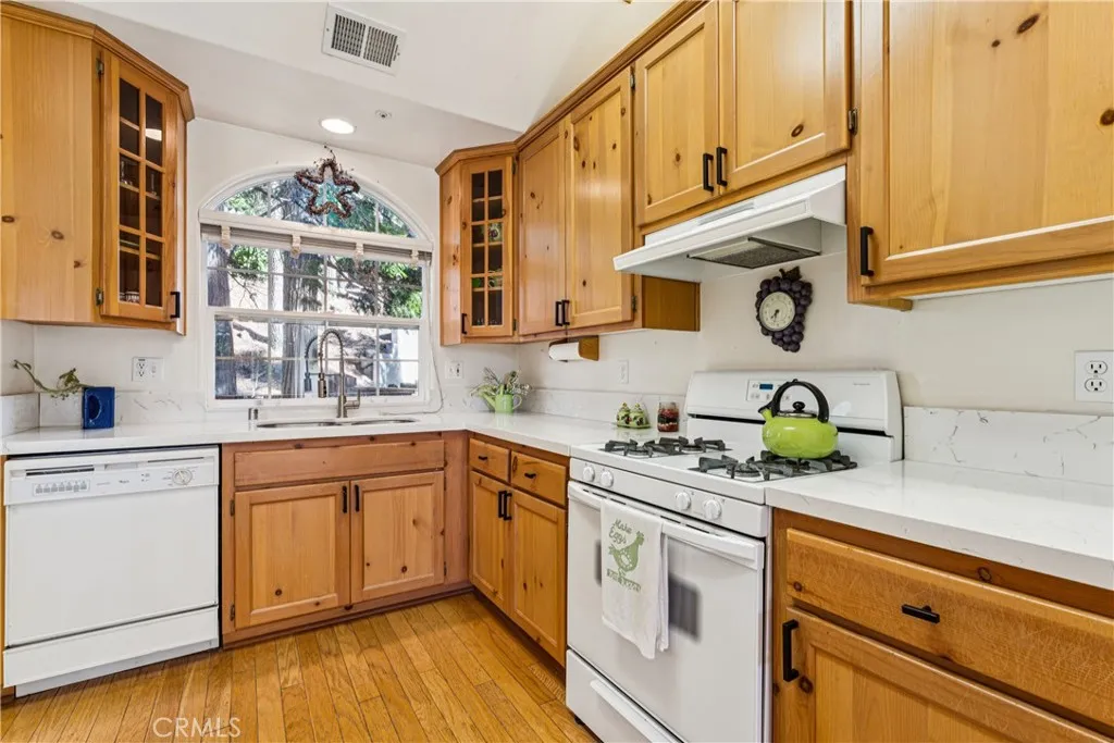 305 Summit Road, Lake Arrowhead, California 92352 home-pic-13