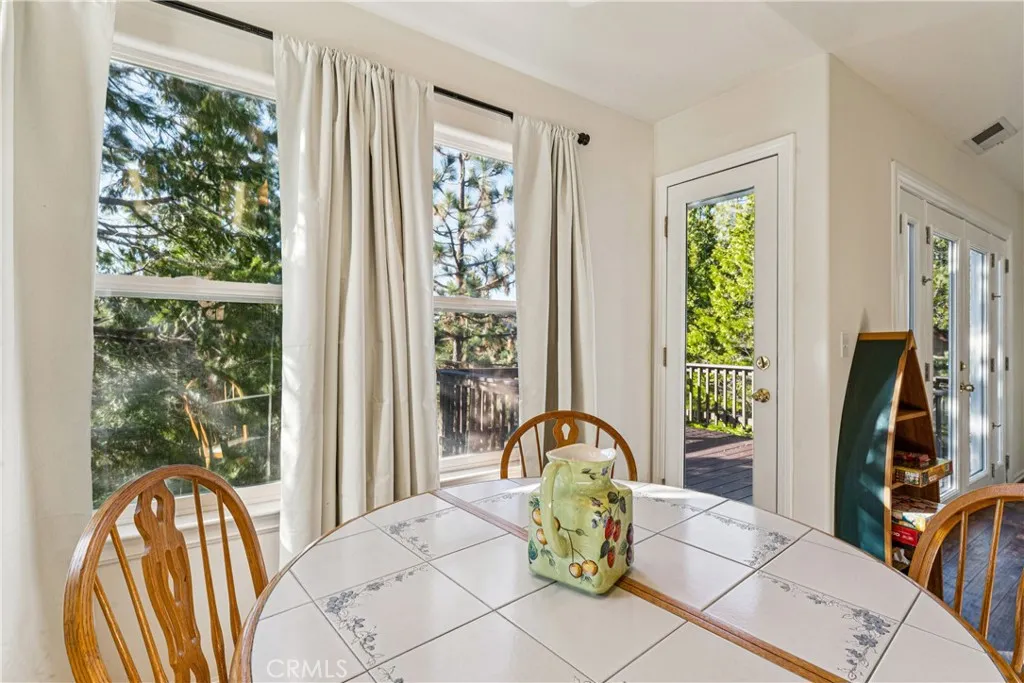 305 Summit Road, Lake Arrowhead, California 92352 home-pic-10