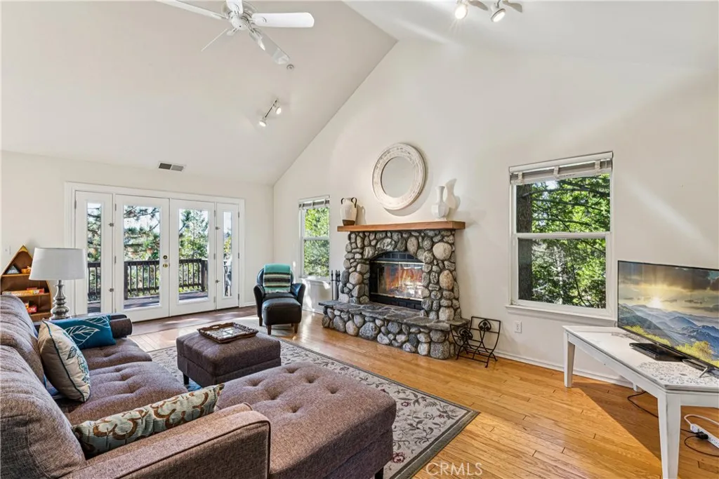 305 Summit Road, Lake Arrowhead, California 92352 home-pic-6