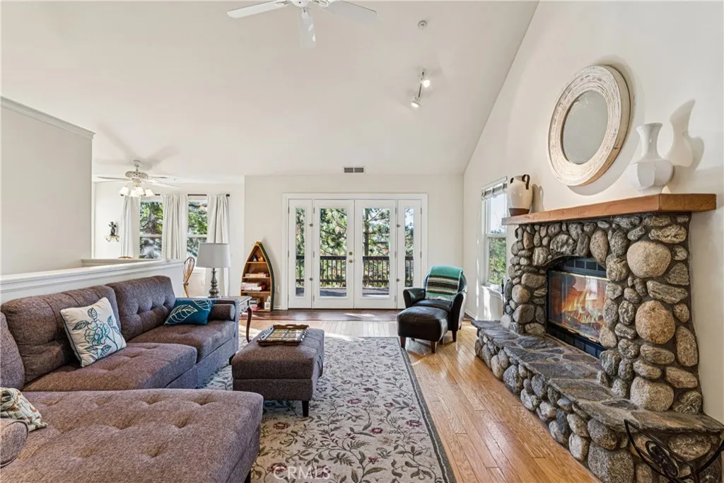 305 Summit Road, Lake Arrowhead, California 92352 home-pic-1