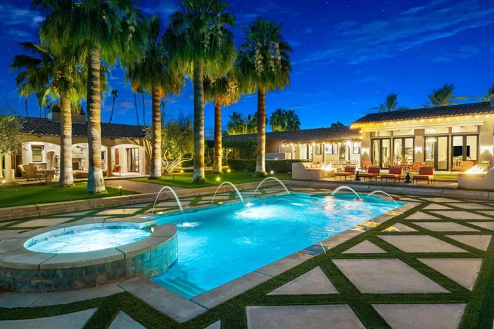 Pool & Grounds