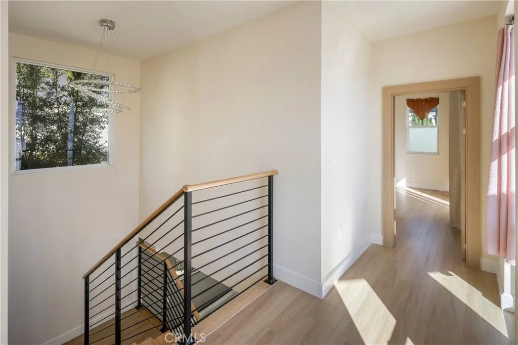 821 Lorraine, Los Angeles, California 90005 home-pic-41