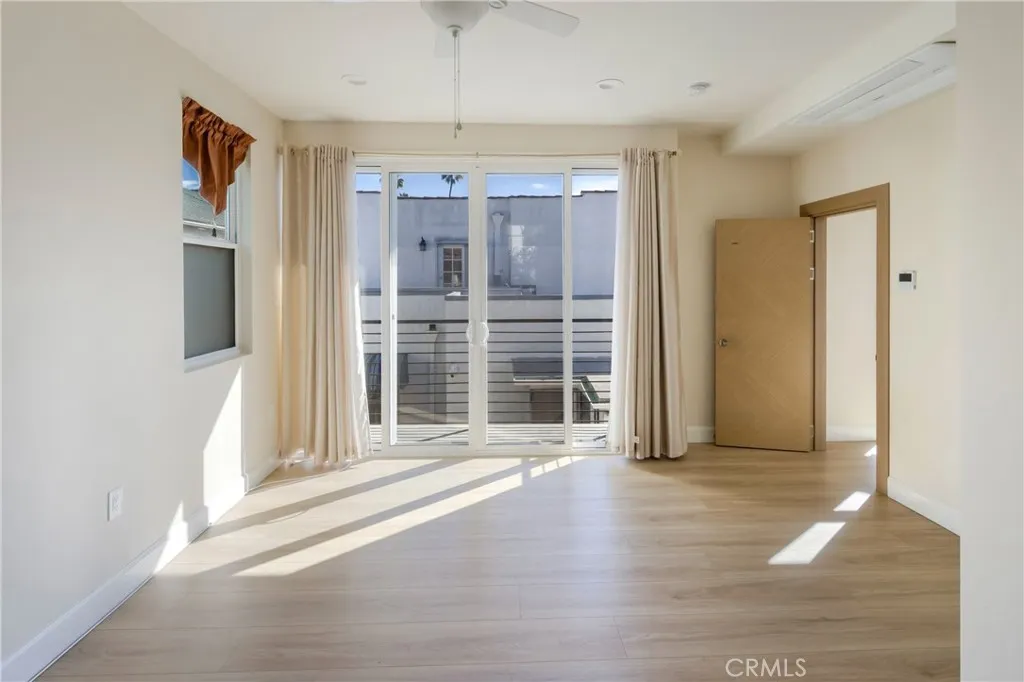 821 Lorraine, Los Angeles, California 90005 home-pic-43