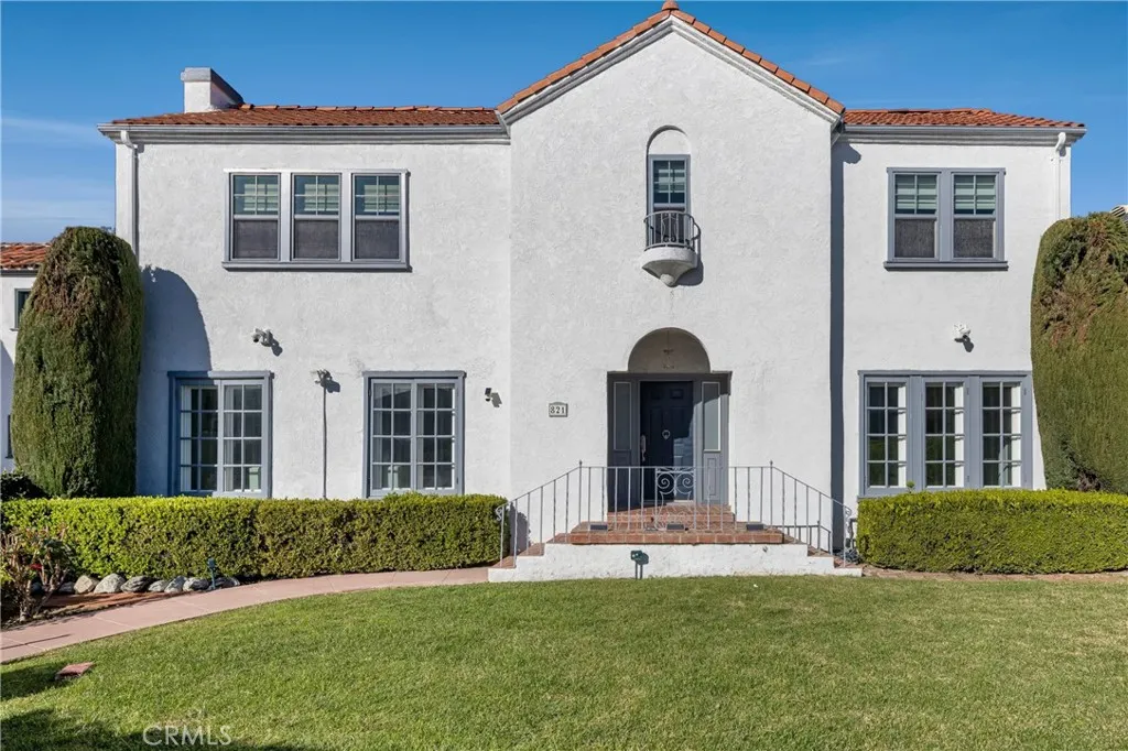 821 Lorraine, Los Angeles, California 90005 home-pic-1