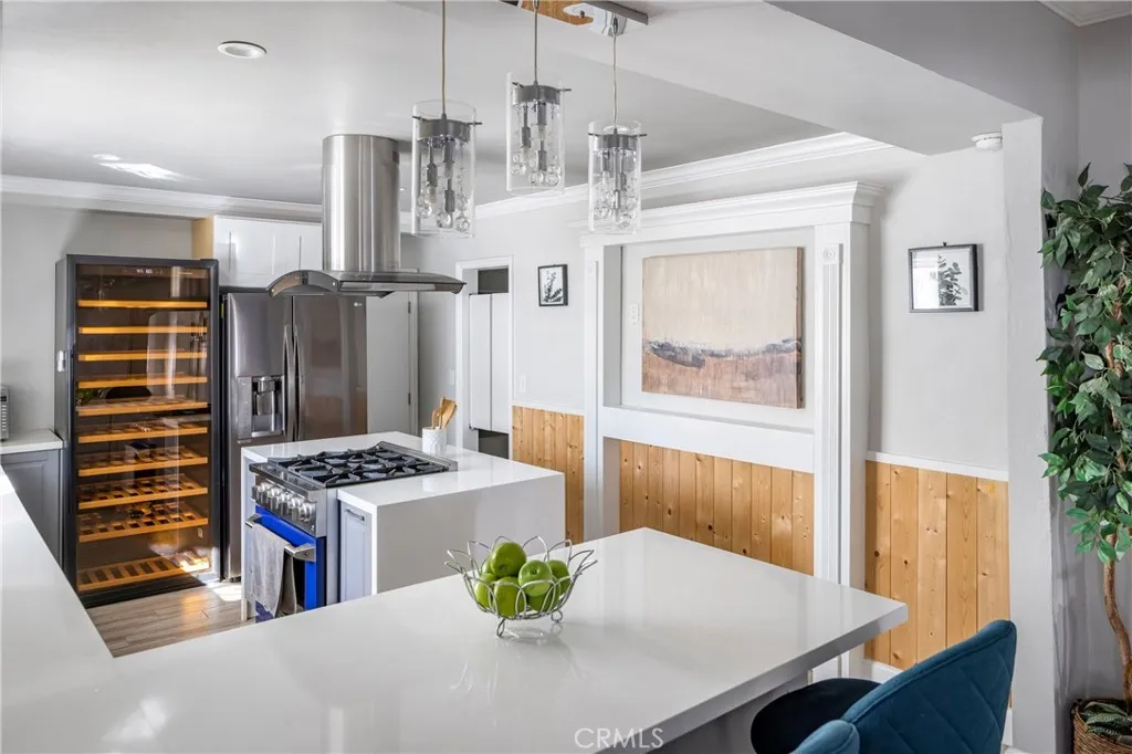 821 Lorraine, Los Angeles, California 90005 home-pic-16