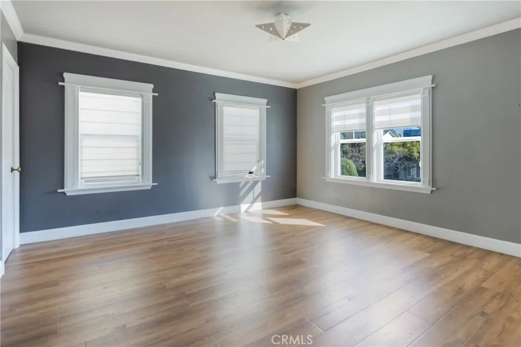 821 Lorraine, Los Angeles, California 90005 home-pic-31