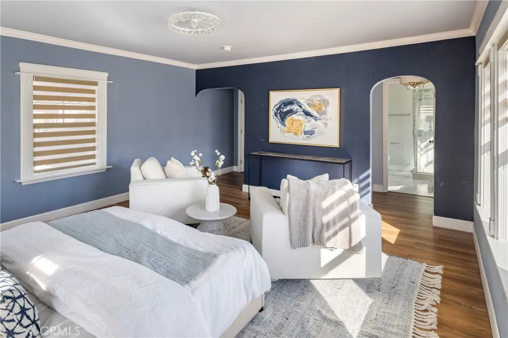 821 Lorraine, Los Angeles, California 90005 home-pic-22