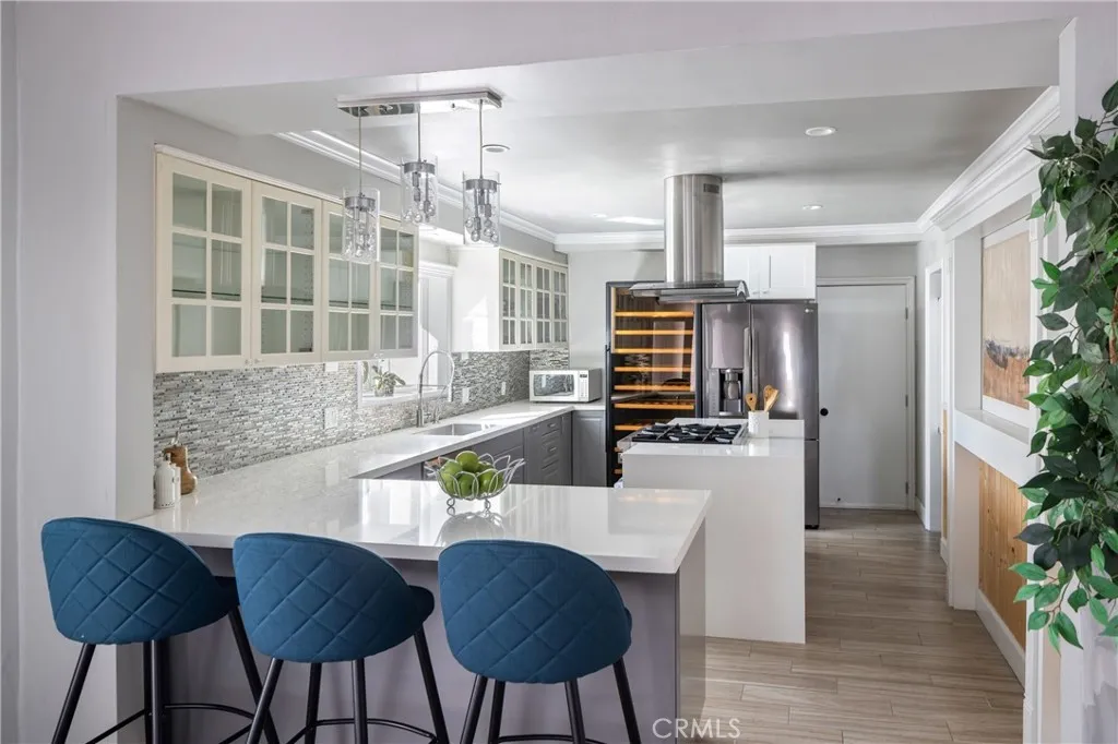 821 Lorraine, Los Angeles, California 90005 home-pic-15