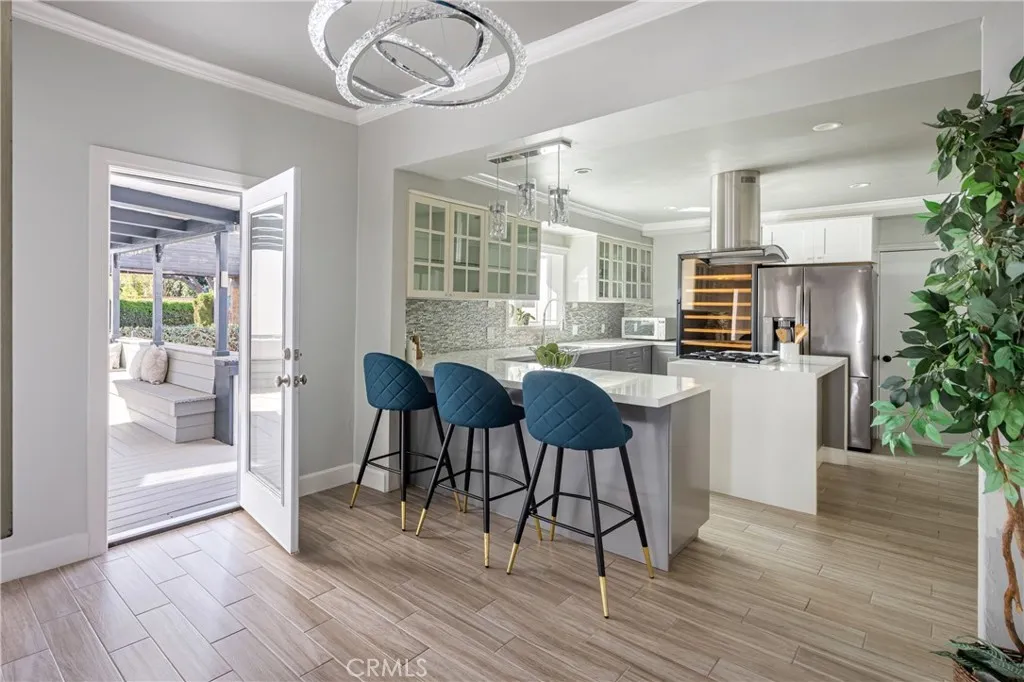821 Lorraine, Los Angeles, California 90005 home-pic-13