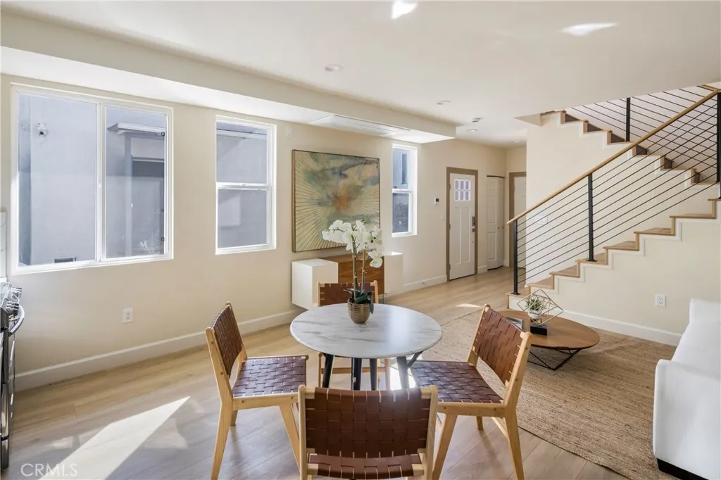 821 Lorraine, Los Angeles, California 90005 home-pic-38