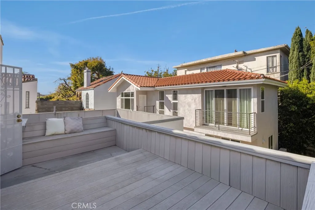 821 Lorraine, Los Angeles, California 90005 home-pic-30