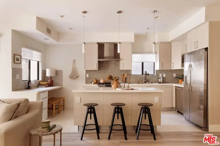 11811 Kiowa Avenue 103, Los Angeles, California 90049