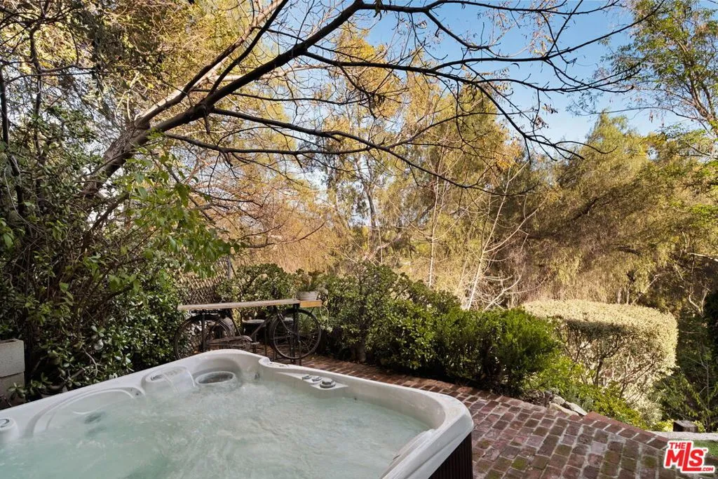 15075 Rayneta Drive, Sherman Oaks, California 91403 home-pic-25