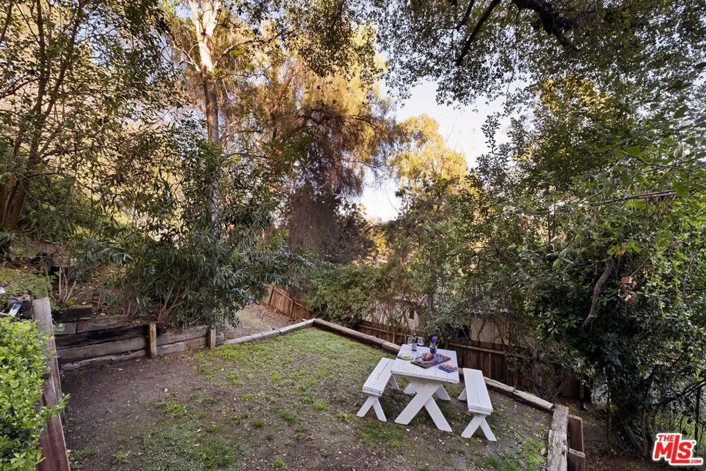 15075 Rayneta Drive, Sherman Oaks, California 91403 home-pic-24