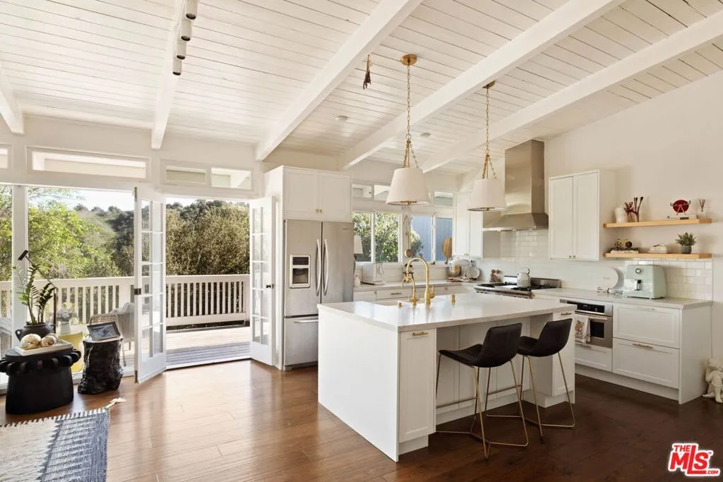 15075 Rayneta Drive, Sherman Oaks, California 91403 home-pic-11