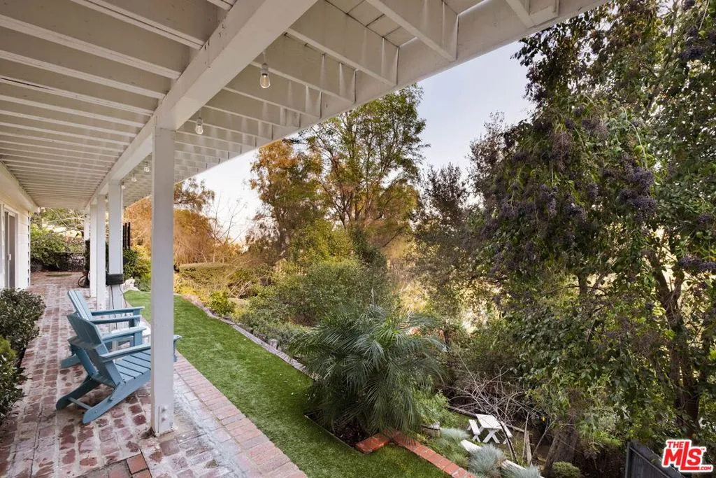 15075 Rayneta Drive, Sherman Oaks, California 91403 home-pic-23