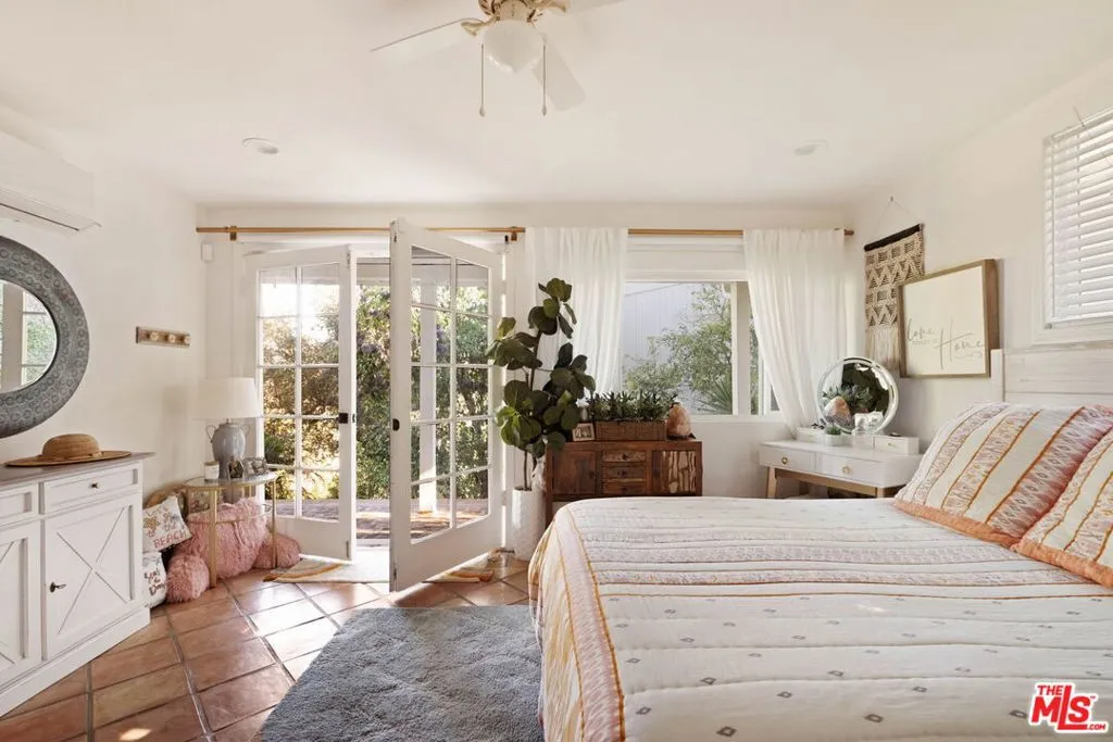 15075 Rayneta Drive, Sherman Oaks, California 91403 home-pic-22