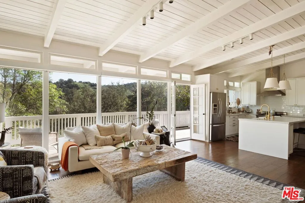 15075 Rayneta Drive, Sherman Oaks, California 91403 home-pic-7
