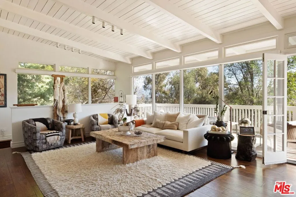 15075 Rayneta Drive, Sherman Oaks, California 91403 home-pic-8