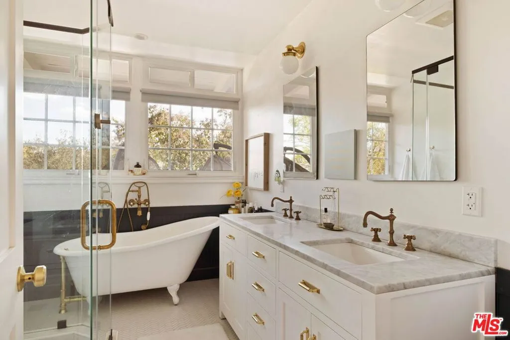 15075 Rayneta Drive, Sherman Oaks, California 91403 home-pic-14