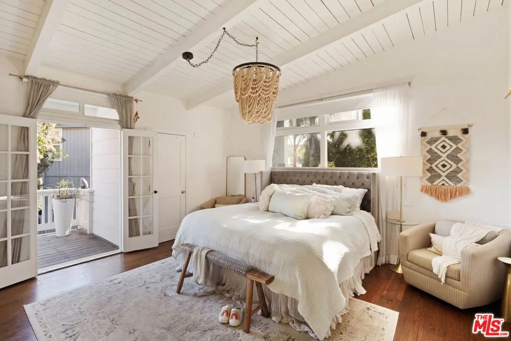 15075 Rayneta Drive, Sherman Oaks, California 91403 home-pic-13