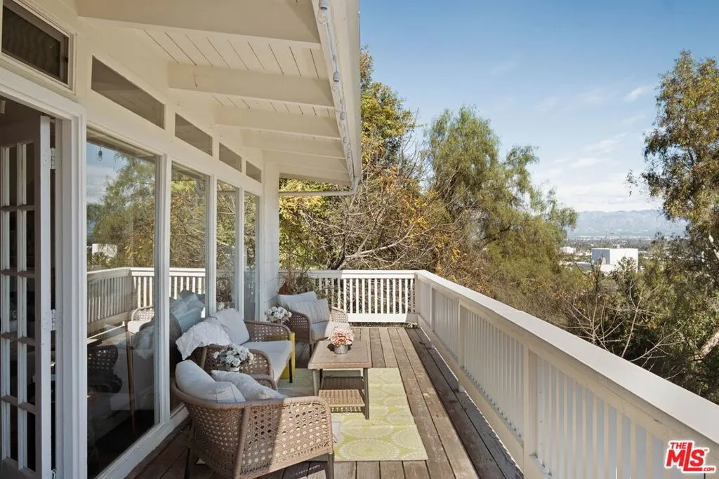 15075 Rayneta Drive, Sherman Oaks, California 91403 home-pic-16