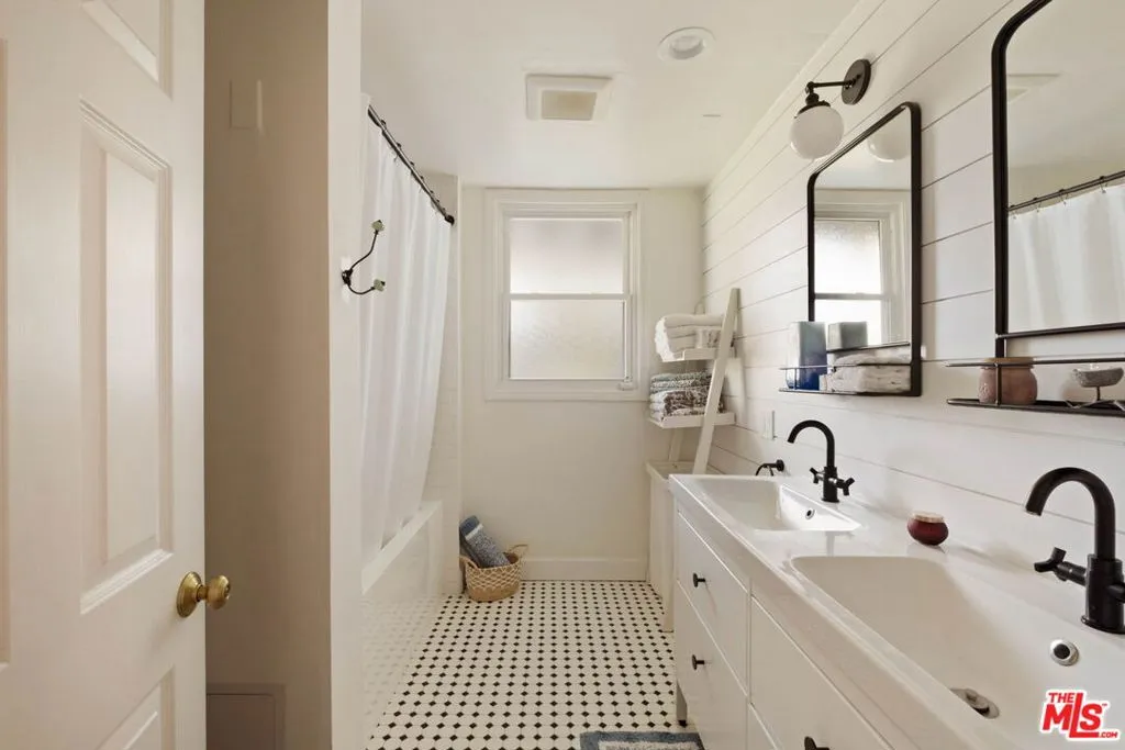 15075 Rayneta Drive, Sherman Oaks, California 91403 home-pic-20
