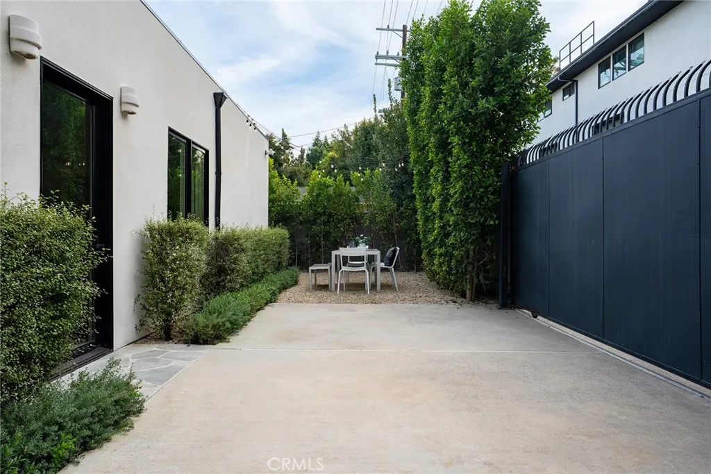 4935 Agnes Avenue, Valley Village, California 91607 home-pic-35