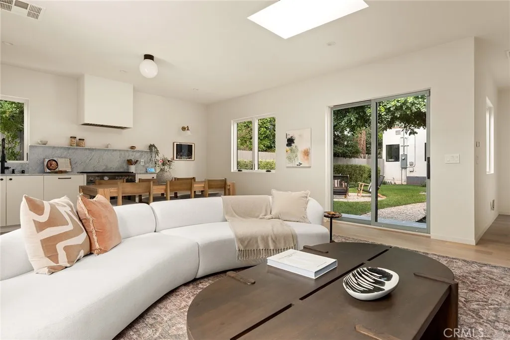 4935 Agnes Avenue, Valley Village, California 91607 home-pic-20