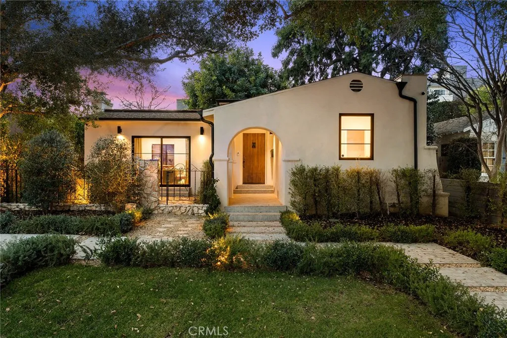 4935 Agnes Avenue, Valley Village, California 91607 home-pic-2