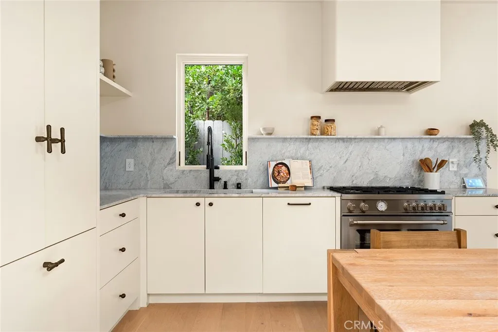 4935 Agnes Avenue, Valley Village, California 91607 home-pic-23