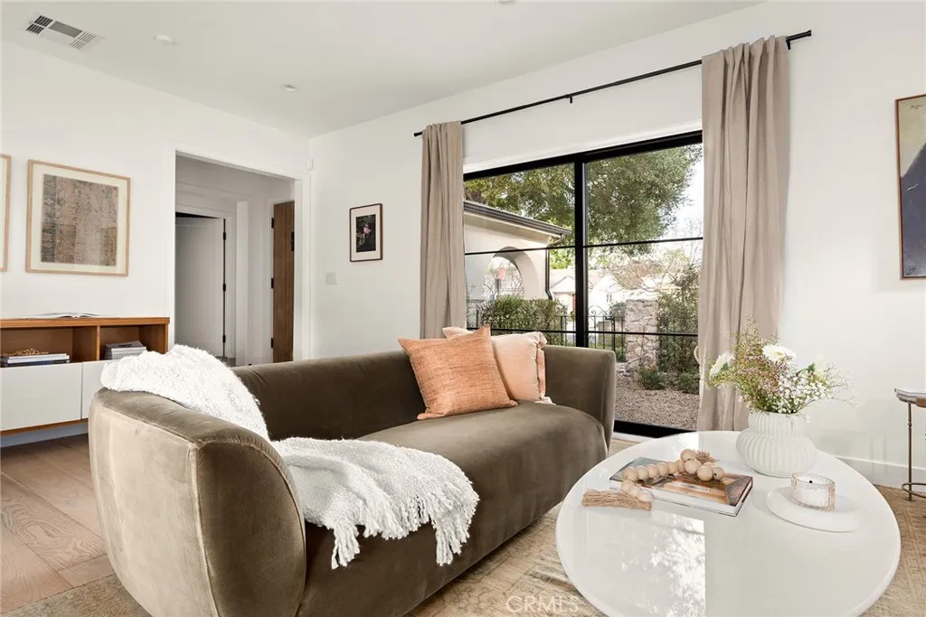 4935 Agnes Avenue, Valley Village, California 91607 home-pic-8