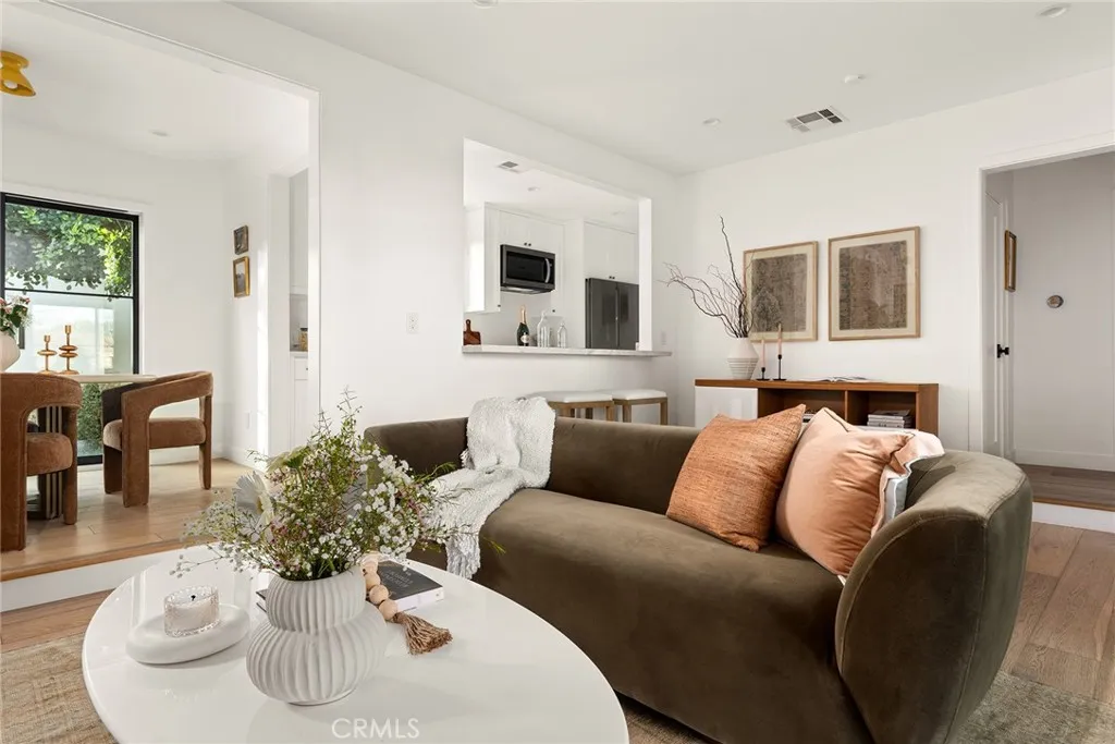 4935 Agnes Avenue, Valley Village, California 91607 home-pic-6