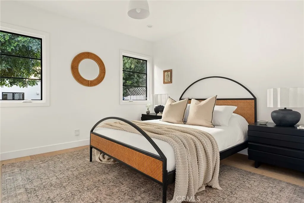 4935 Agnes Avenue, Valley Village, California 91607 home-pic-16