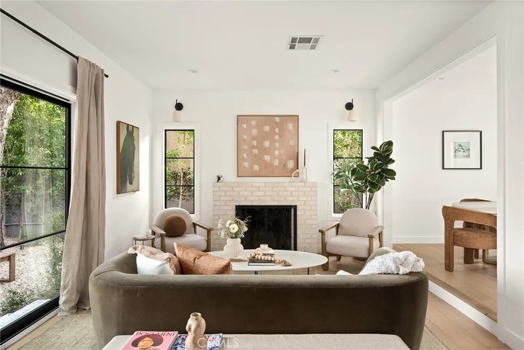 4935 Agnes Avenue, Valley Village, California 91607 home-pic-3