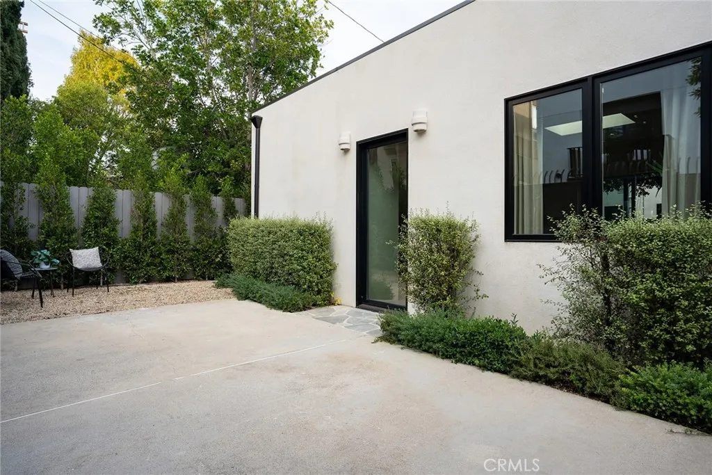 4935 Agnes Avenue, Valley Village, California 91607 home-pic-34
