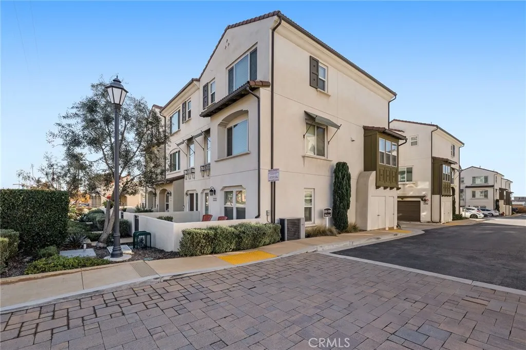 1200 Oliva Court, Duarte, California 91010 home-pic-2