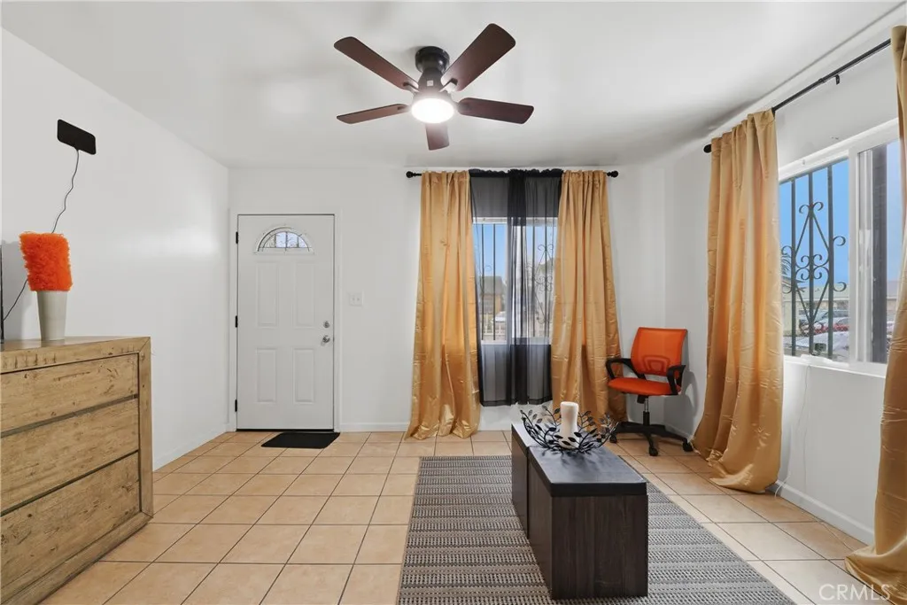915 W Gage, Los Angeles, California 90044 home-pic-7